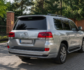 Toyota Land Cruiser 200 2007–2021 Zadní difuzor s chromem 2016-2021 (Executive 2019/2021) Bílá barva fotografie 4