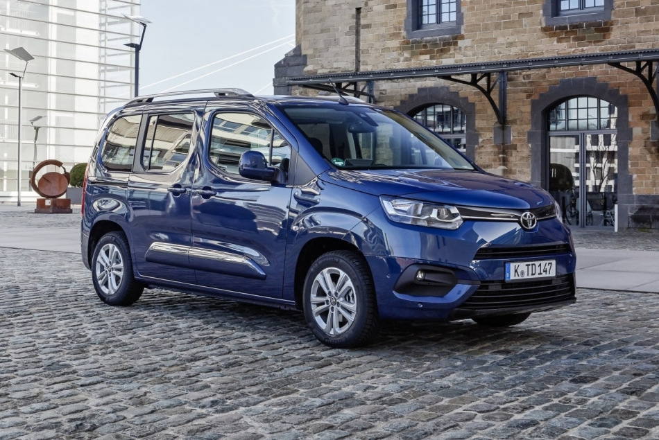 Recenze Toyota Proace City Verso: kompaktní minivan pro různé potřeby