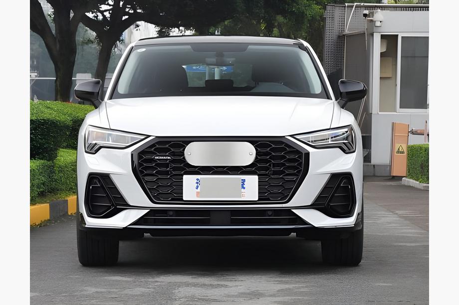 Audi Q3 2019–2025 Mřížky mlhových světel s předním spodním spoilerem (2 ks, černé) Image