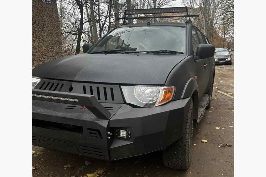Mitsubishi L200 2006–2015 Přední nárazník Dakar (2006-2010) Fotografie 6
