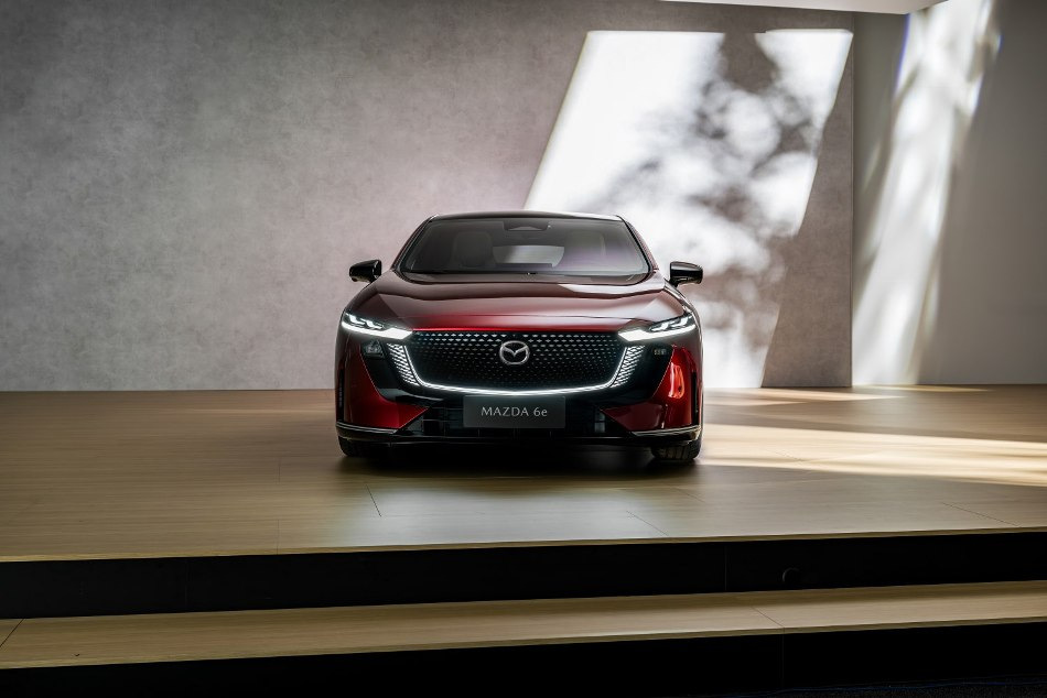 Recenze nového elektromobilu Mazda 6e