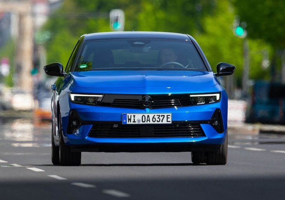 Opel Astra L Electric 2023: recenze elektromobilu