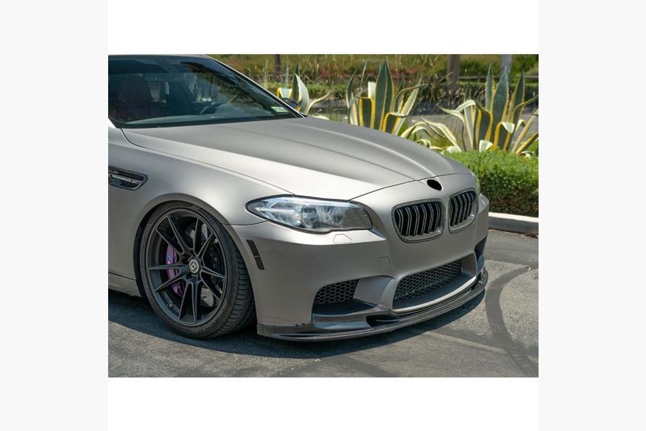 BMW řada 5 F10/F11 2010–2016 Přední lip spoiler DPT V2 (pro M5, lesklá černá) Fotografie 1
