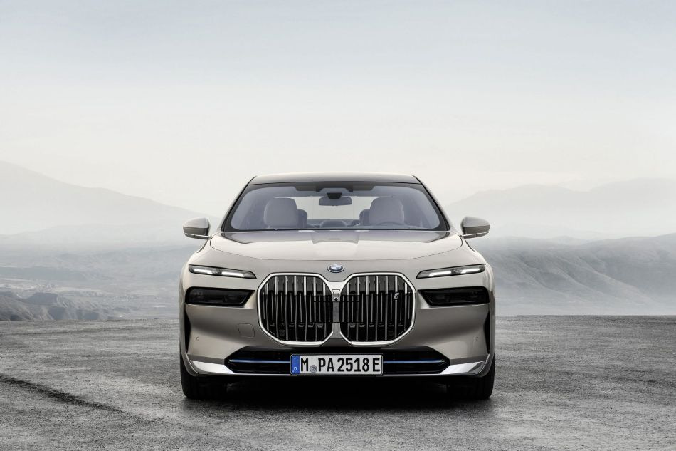 BMW i7: recenze vlajkové elektrické limuzíny