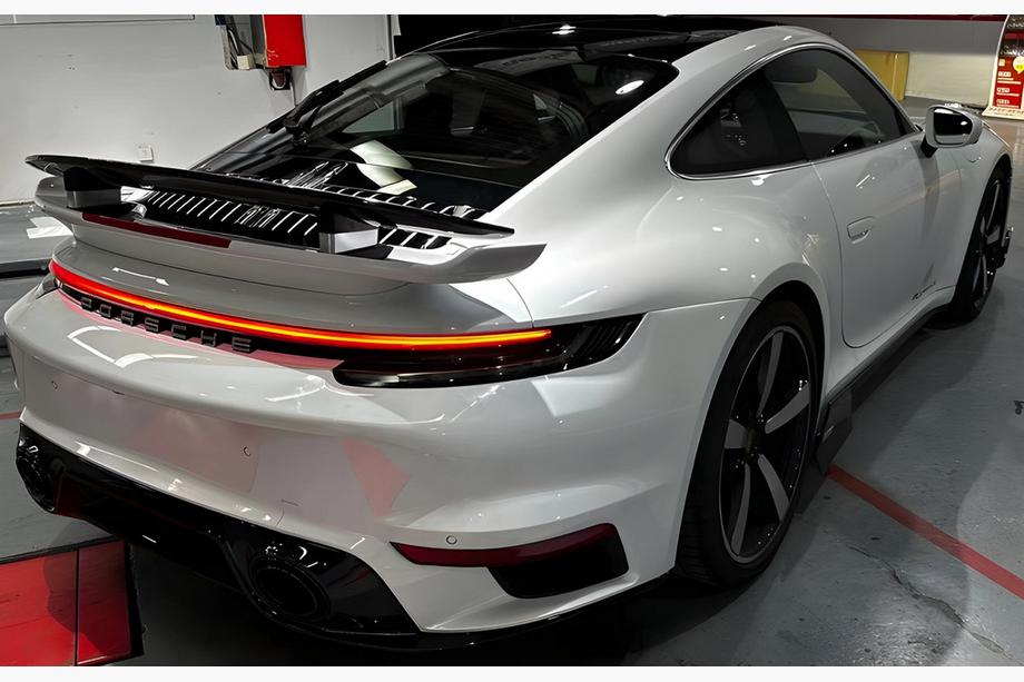 Porsche 911 (992) 2018– Zadní nárazník kompletní Image