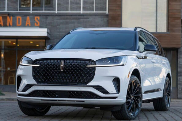 Modernizovaný Lincoln Aviator: přehled výbavy, parametrů a designu