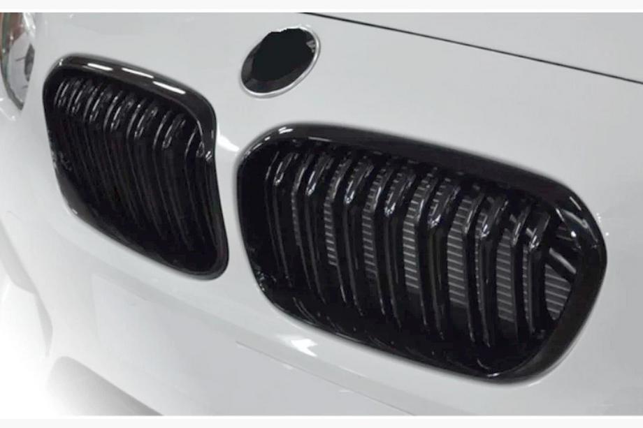 BMW řada 1 F20/F21 2011–2019 M-Look ledvinky (2015-2019, černý lesk) Image