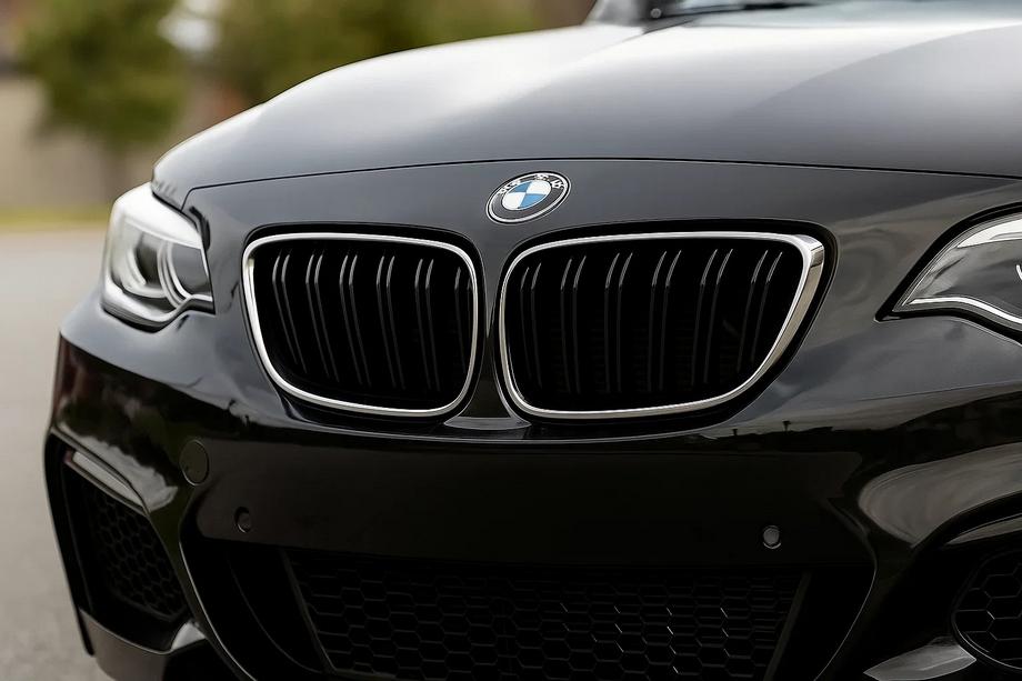 BMW řady 2 F22/F23 2014–2021 Ledvinky M-Look (lesklá černá s chromovým lemem) Fotografie 1