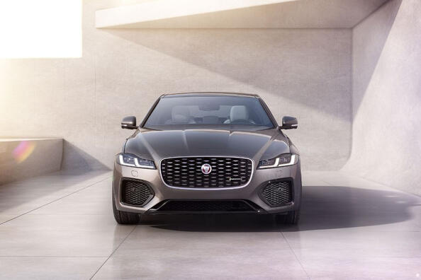 Jaguar XF (X260): recenze prémiového stylového sedanu