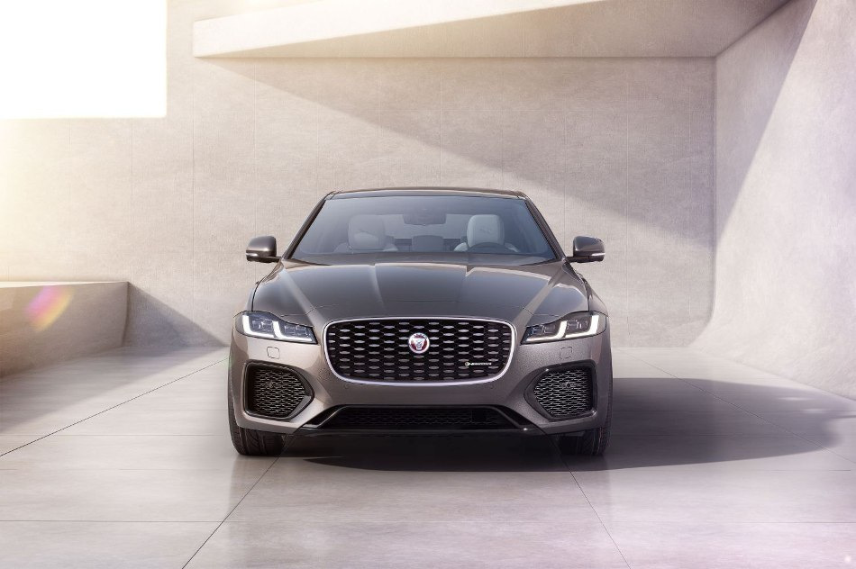 Jaguar XF (X260): recenze prémiového stylového sedanu
