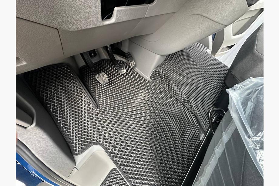 Volkswagen Crafter 2016– Autokoberce 2024+ (3 ks, EVA, černé) Image