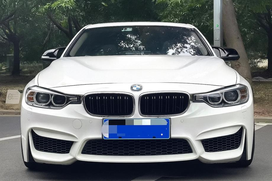 BMW řada 4 F32/F33/F36 2012–2020 Ledvinky M-Look (lesklá černá s chromovým lemem) Image