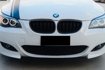 BMW řada 5 E60/E61 2003–2010 Mřížky chladiče (ledvinky) M-Look, černé matné fotografie 1