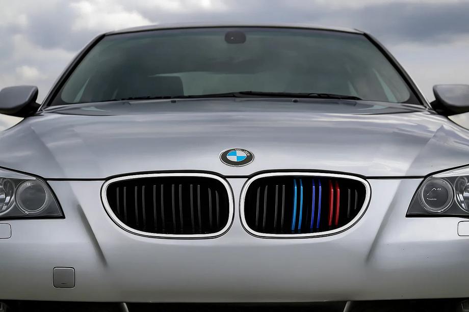BMW řada 5 E60/E61 2003–2010 Ledvinky M-Look (M-Color s chromovým rámečkem) Image