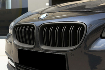 BMW řada 5 F10/F11 2010–2016 Mřížky chladiče (ledvinky) M-Look, černé matné fotografie 1
