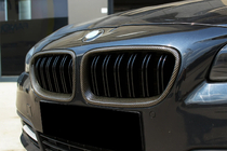 BMW řada 5 F10/F11 2010–2016 M-Look ledvinky (lesklá černá s karbonovým hydroprintem) fotografie 1