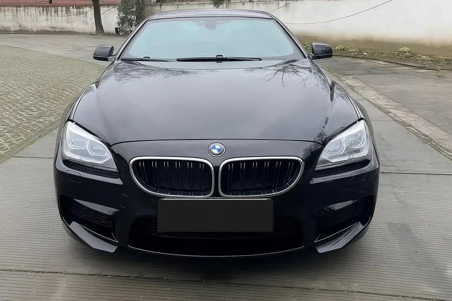 BMW řady 6 F12/F13/F06 2011–2018 Ledvinky M-Look (lesklá černá s chromovým lemem) Image