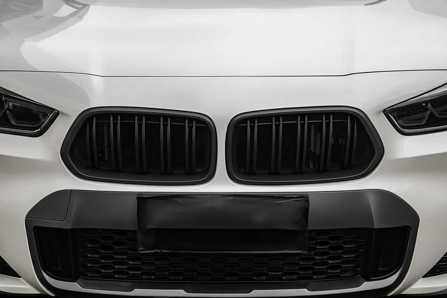BMW X2 F39 2018–2023 Mřížky chladiče (ledvinky) M-Look, černé matné Image