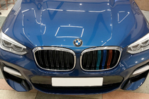BMW X4 G02 2018– Ledvinky M-Look (2018-2021, M-Color s chromovým lemováním) fotografie 1