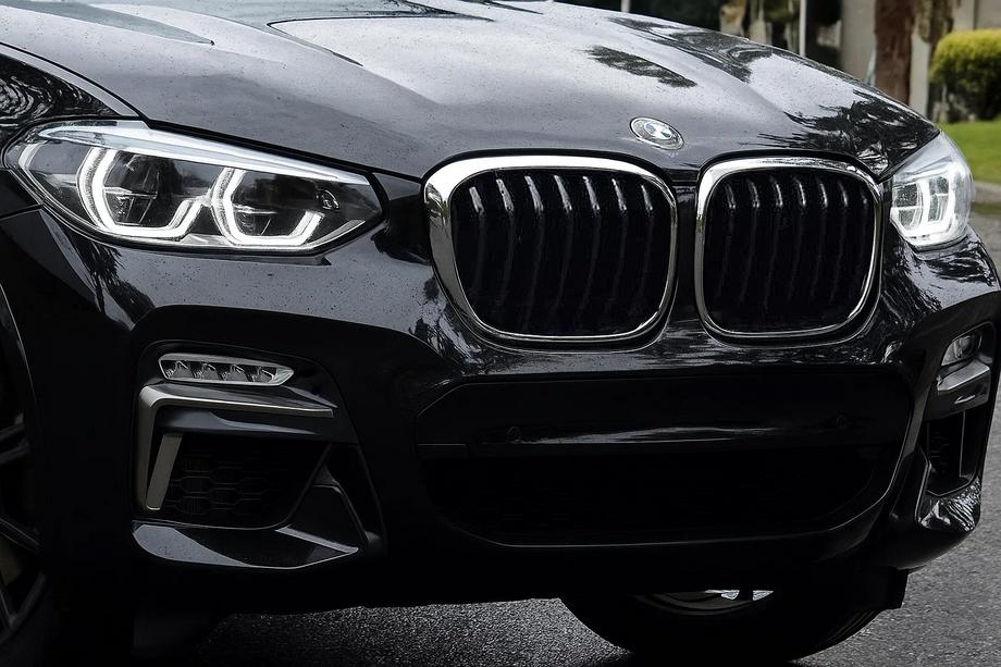 BMW X3 G01 2018– Ledvinky 1 Bar (2018-2021, lesklá černá s chromovým lemem) Image