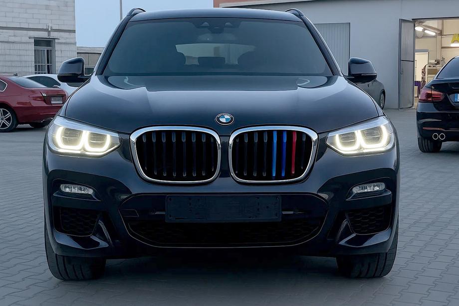 BMW X3 G01 2018– Ledvinky 1 Bar (2018-2021, M-Color s chromovým lemem) Image