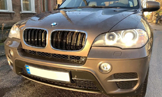 BMW X5 E70 2007–2013 Ledvinky M-Look (lesklá černá s chromovým lemem) fotografie 1