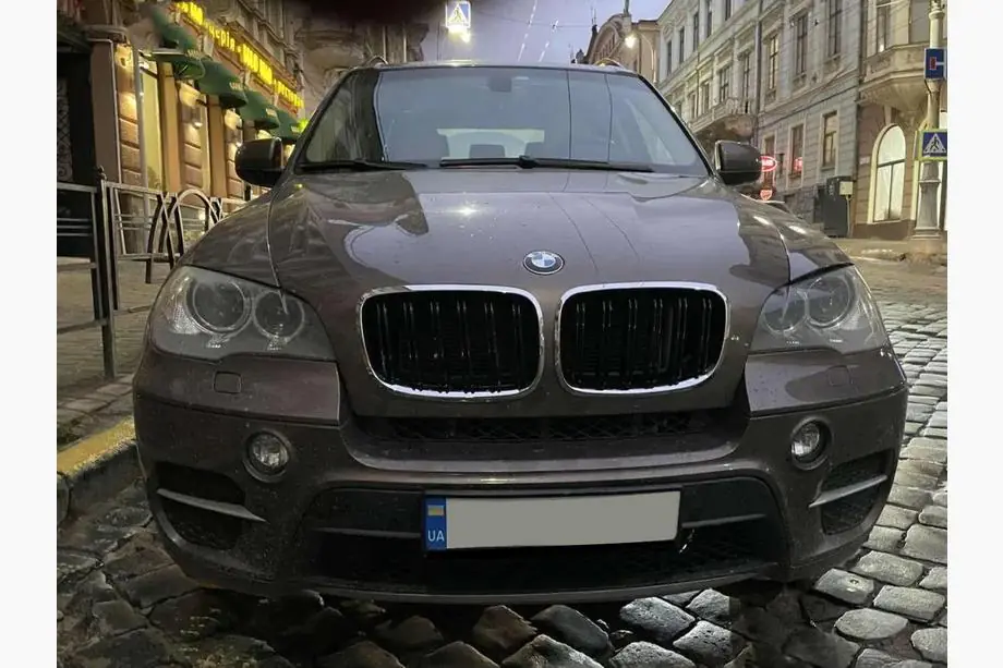 BMW X6 E71 2008–2014 Ledvinky M-Look (lesklá černá s chromovým lemem) Image