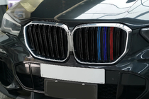 BMW X5 G05 2019–2026 Ledvinky M-Look (2019-2022, M-Color s chromovou lištou) fotografie 1