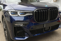 BMW X7 G07 2019– Ledvinky M-Look (2019-2022, černé matné) fotografie 3