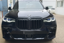 BMW X7 G07 2019– Ledvinky M-Look (2019-2022, černé matné) fotografie 1