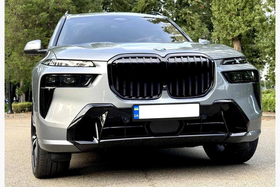 BMW X7 G07 2019– Ledvinky 1 Bar (2023+, černý lesk) Image