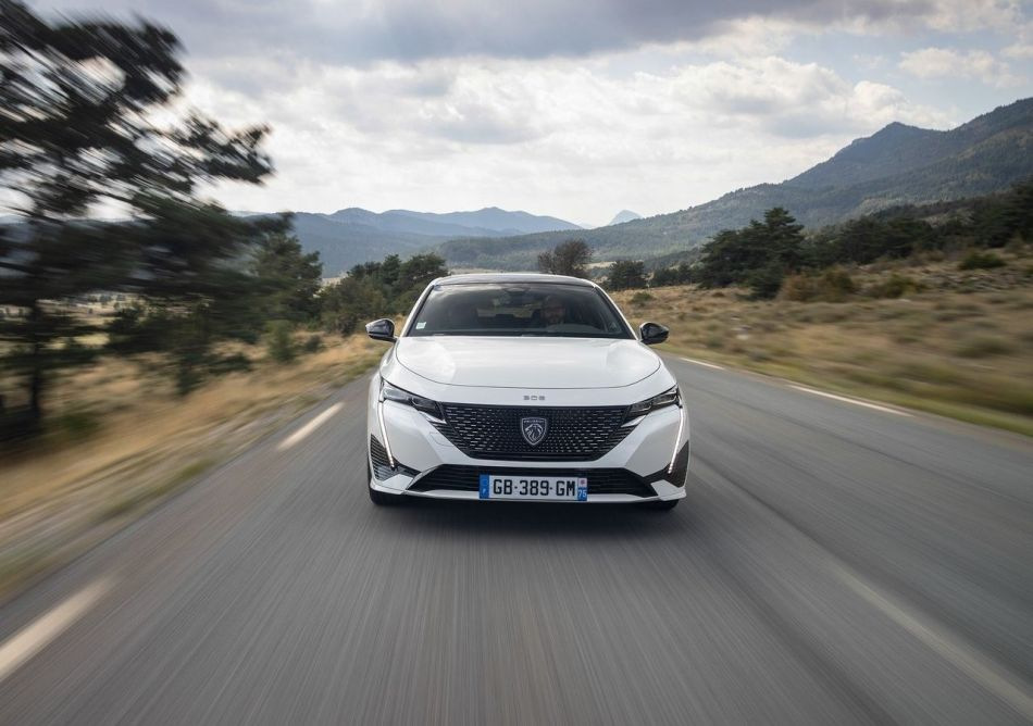 Peugeot e-308: Recenze stylového elektrického hatchbacku