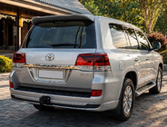 Toyota Land Cruiser 200 2007–2021 Zadní difuzor bez chromu 2016-2021 (Executive 2019/2021, pro tažné zařízení) fotografie 2