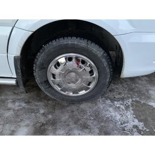 Nerezové poklice Petals (jednoválcové, 4 ks) Mercedes Sprinter W906 2006–2018 fotografie 4