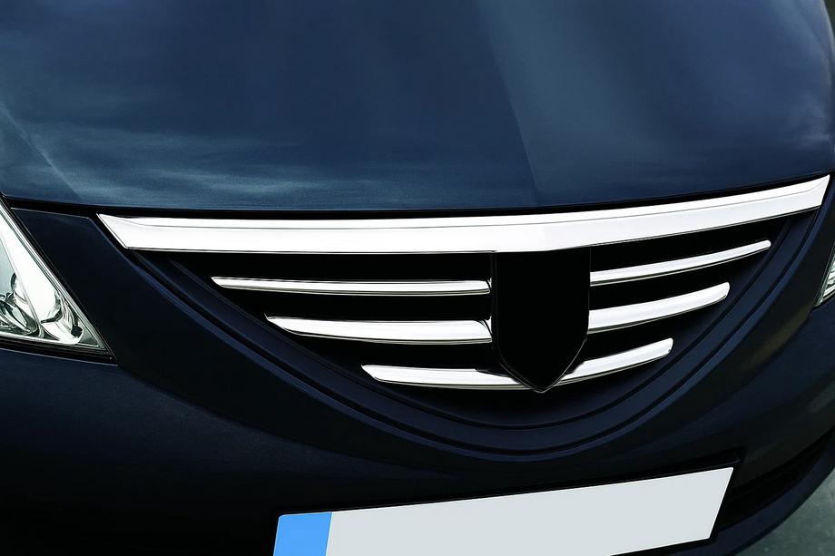 Dacia Logan I 2008–2012 Nerezové lišty na masku chladiče OmsaLine – italská nerezová ocel Image