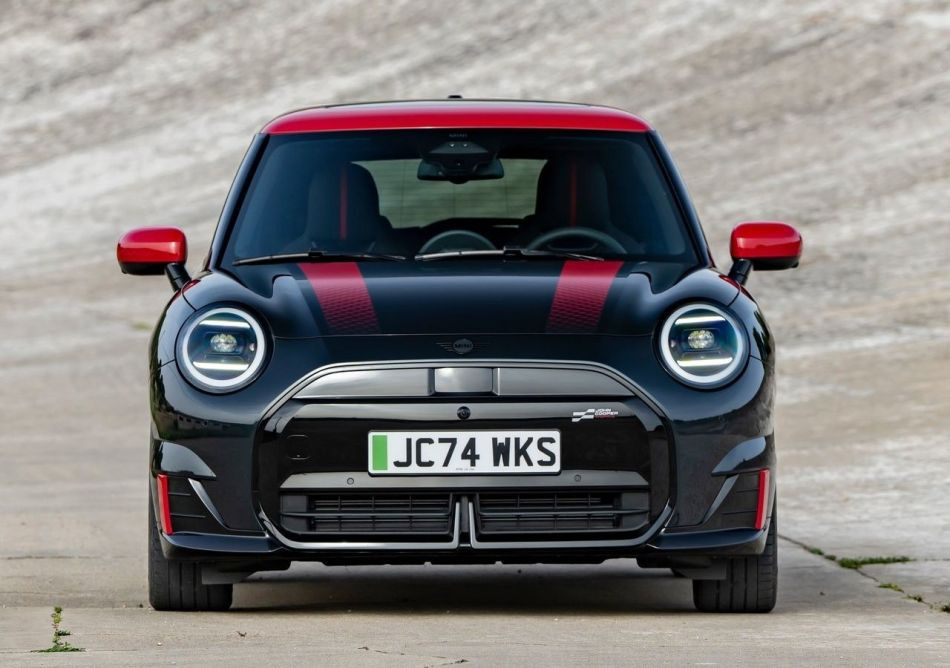 Test elektrického hatchbacku MINI John Cooper Works Electric