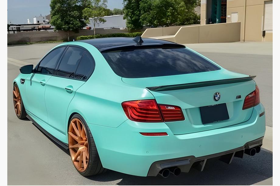 BMW řada 5 F10/F11 2010–2016 Spoiler M4-Style V2 (pro F10, lesklá černá) Image