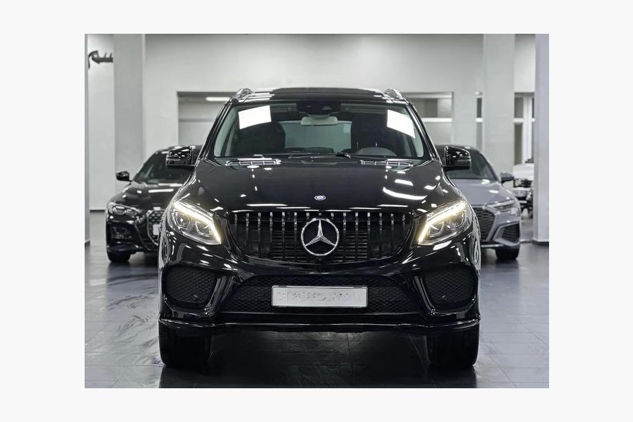 Mercedes GLE/ML třída W166 2011–2018 Přední maska chladiče GT Panamericana Black (pro GLE) Fotografie 1