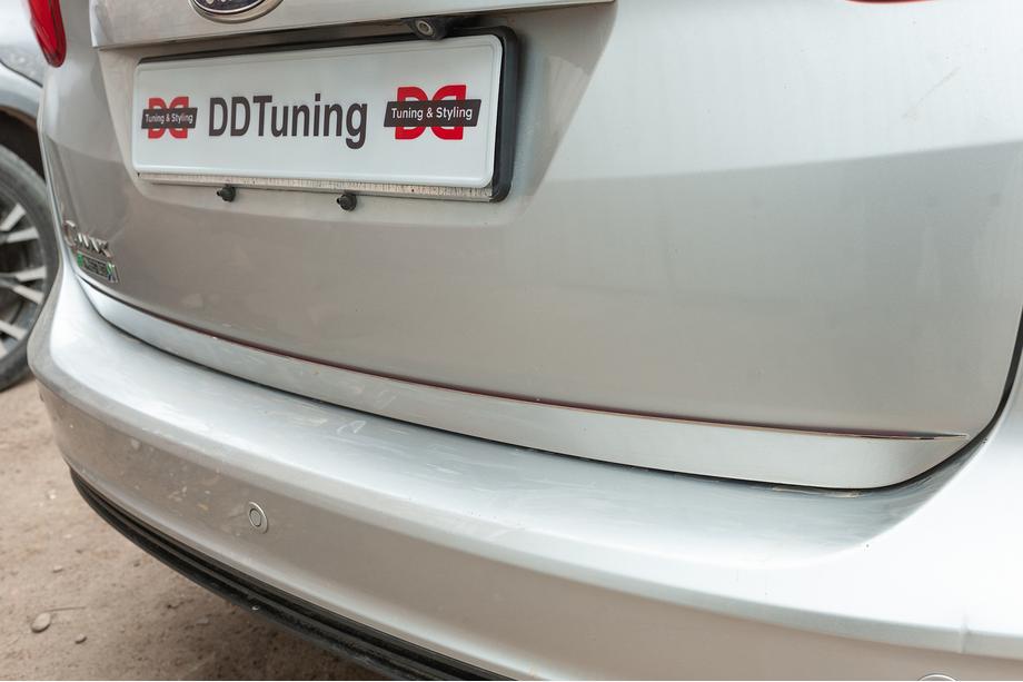 Ford C-Max/Grand C-Max 2010–2019 Nerezová lišta na hranu víka kufru OmsaLine – italská nerezová ocel Image