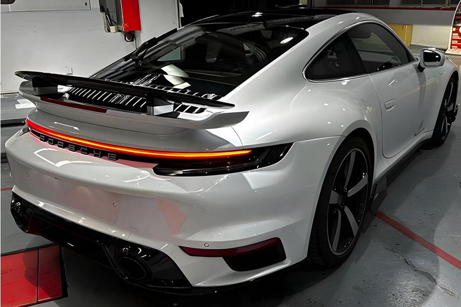 Porsche 911 (992) 2018– Zadní světla (kouřově černá) Image