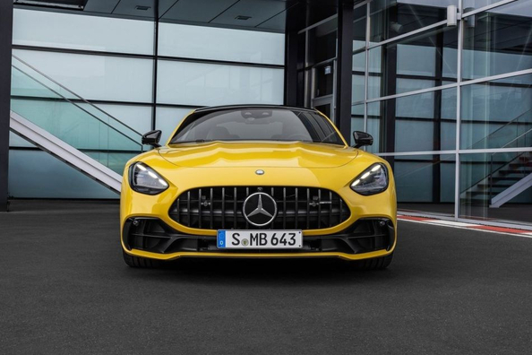 Recenze kupé Mercedes-AMG GT: sportovní síla a elegance