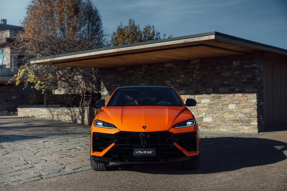 Test Lamborghini Urus 2025: hybridní síla super SUV