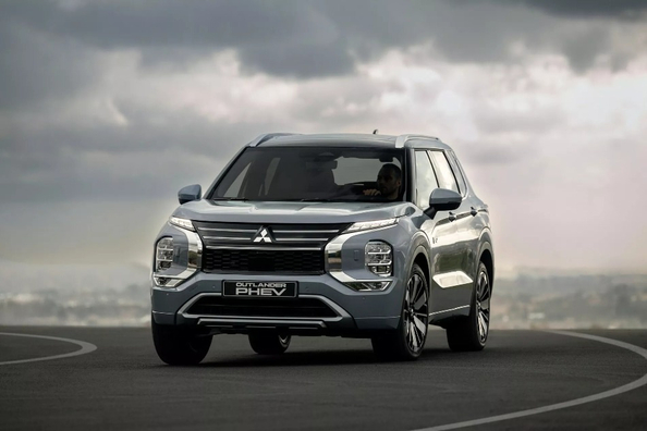 Test Mitsubishi Outlander PHEV 2024: hybrid na dlouhé cesty