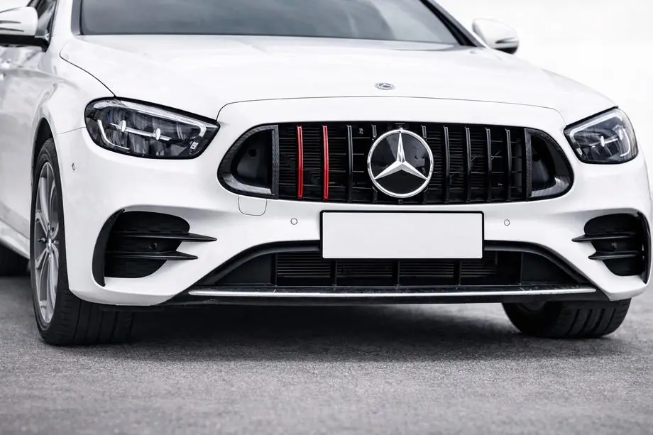 Mercedes E-class W213 2016–2023 Přední maska chladiče Rocket (pro AMG Line, 2020-2023) Fotografie 1