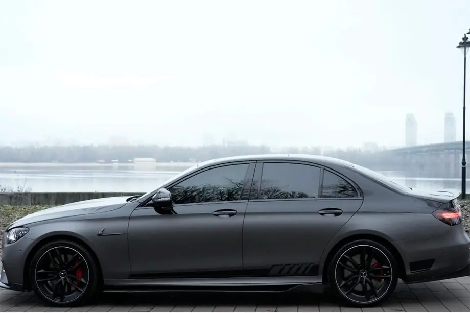 Mercedes E-class W213 2016–2023 Boční prahy (2016-2019, karbon) Image