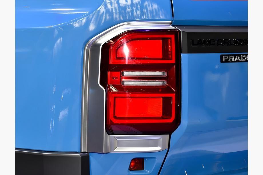 Toyota Land Cruiser Prado 250 2023– Chromové kryty zadních světel Image