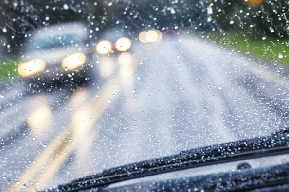 Jak předejít nehodám za deště: 5 praktických tipů