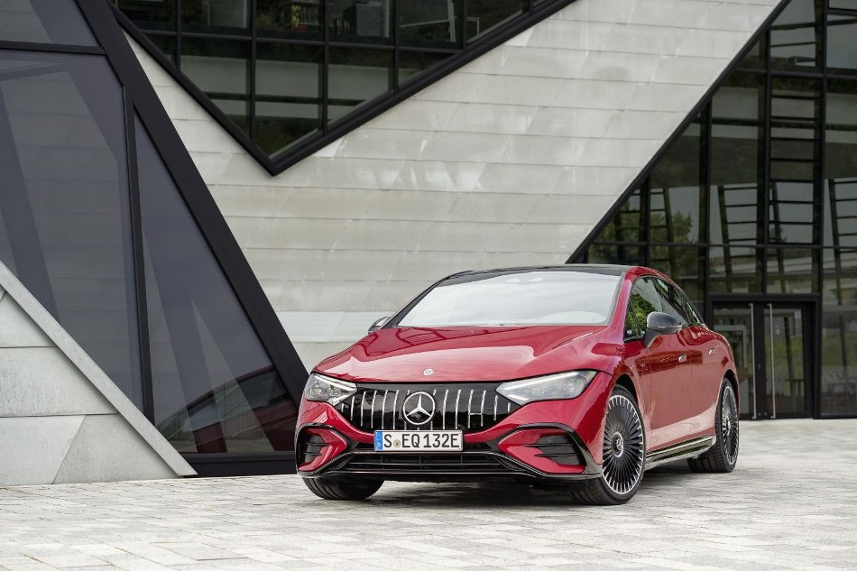 Test elektrického sedanu Mercedes-Benz EQE AMG (V295)