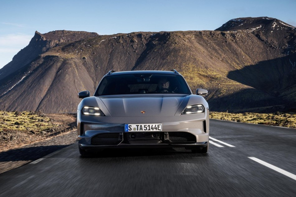 Recenze Porsche Taycan Sport Turismo 2025