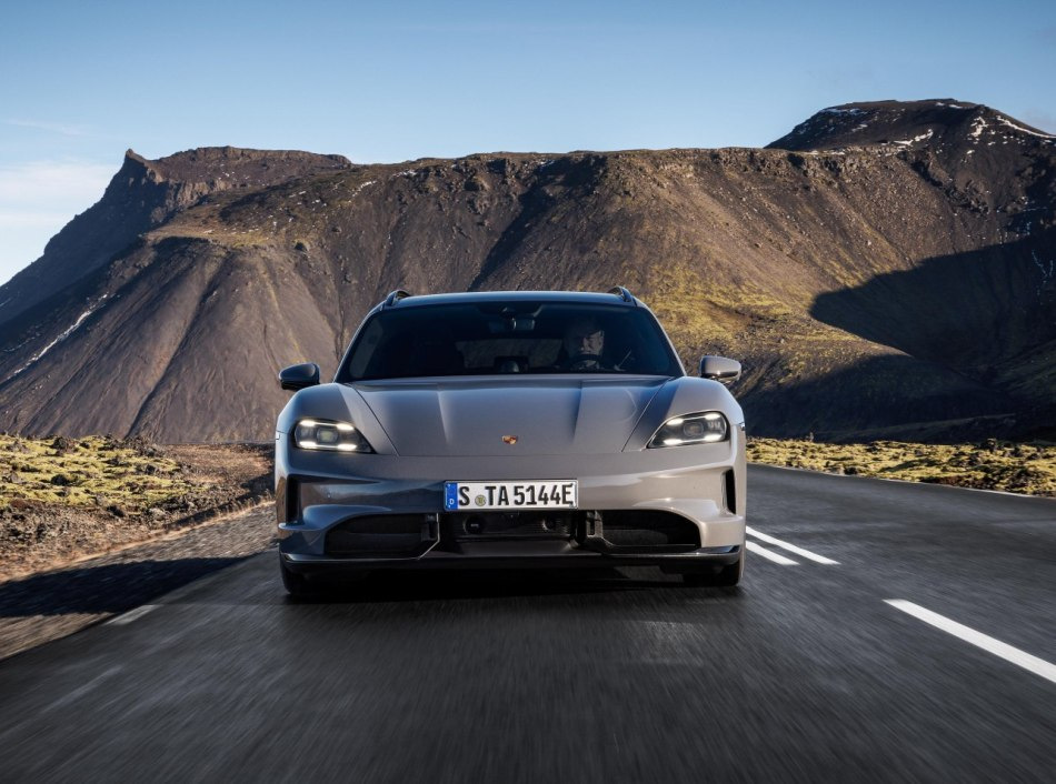 Recenze Porsche Taycan Sport Turismo 2025